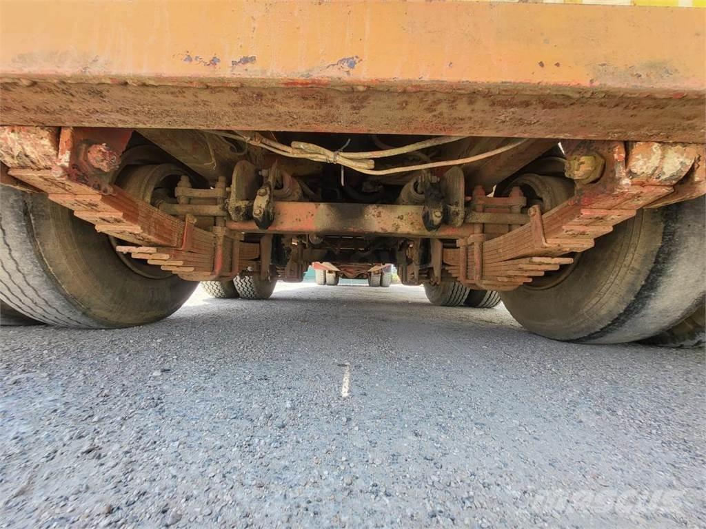 Volvo N12 Camiones de cama baja