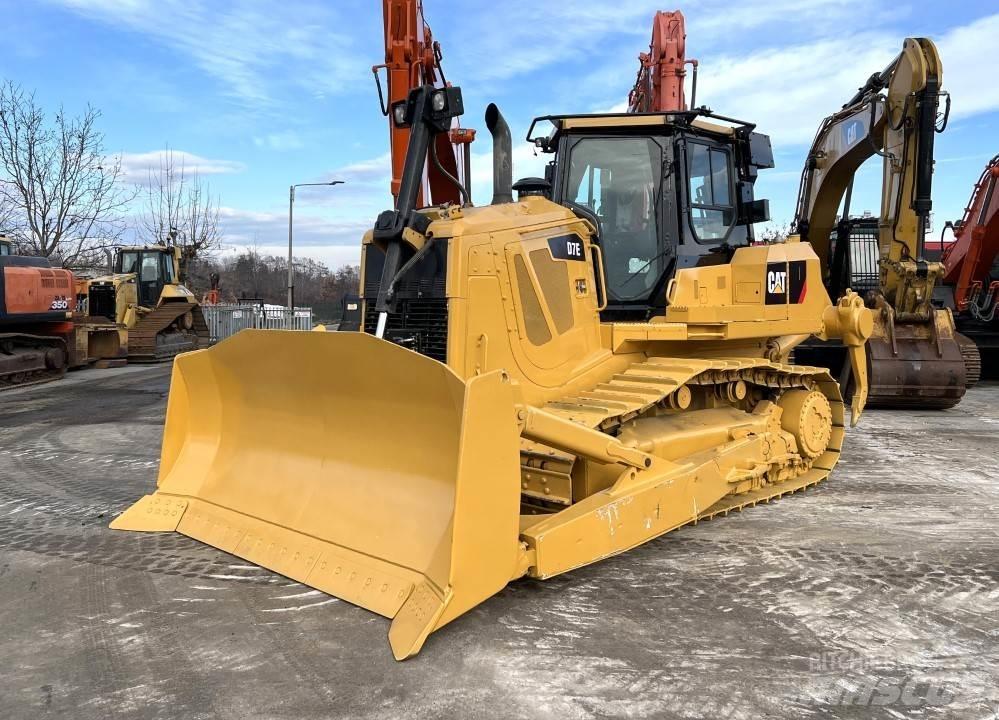 CAT D7E Buldozer sobre oruga