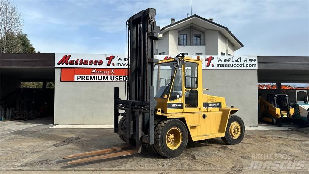 CAT V225C Camiones diesel