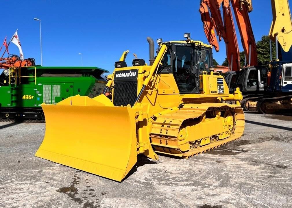 Komatsu D65 Buldozer sobre oruga