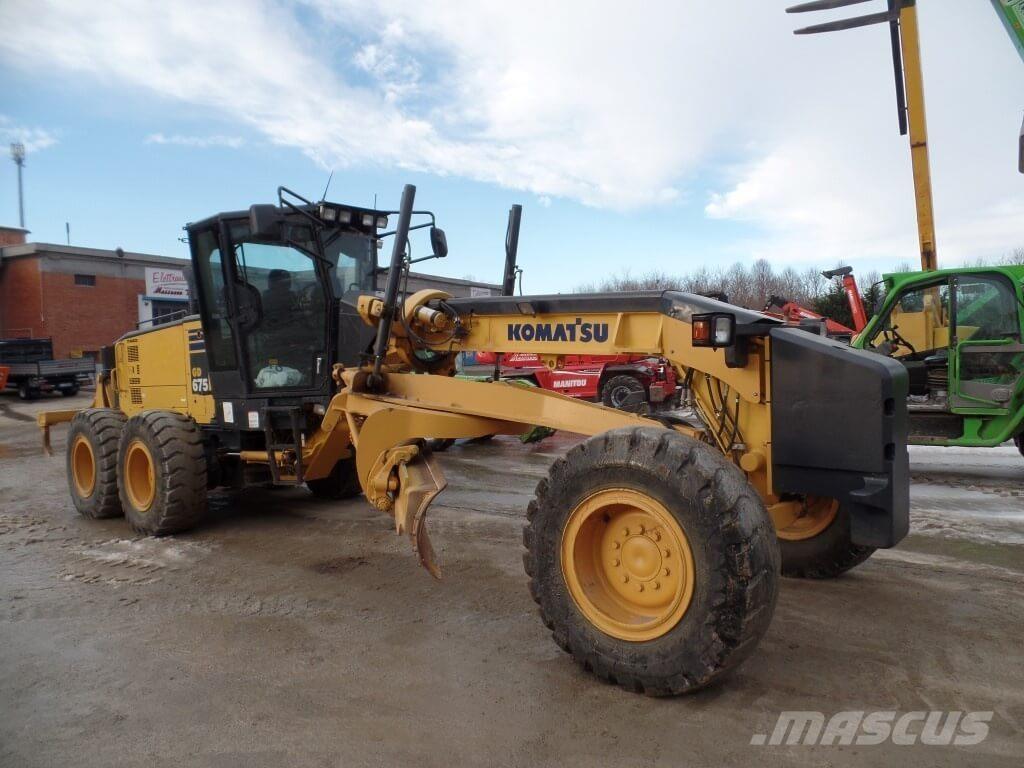 Komatsu GD675-5 Buldozer sobre oruga