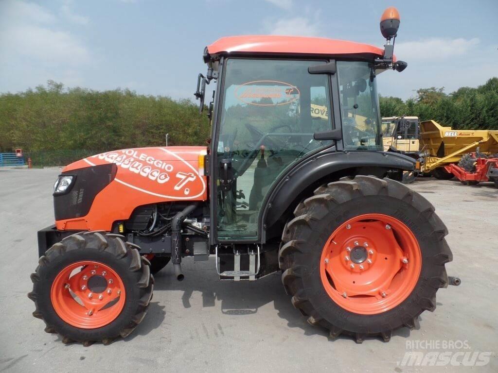 Kubota M8540N Hojas y cuñas quitanieves