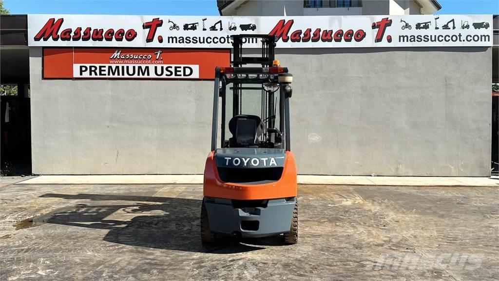 Toyota 02-8FDF30 Camiones diesel