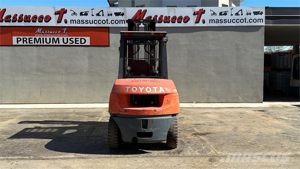 Toyota 42-7FDA50 Camiones diesel