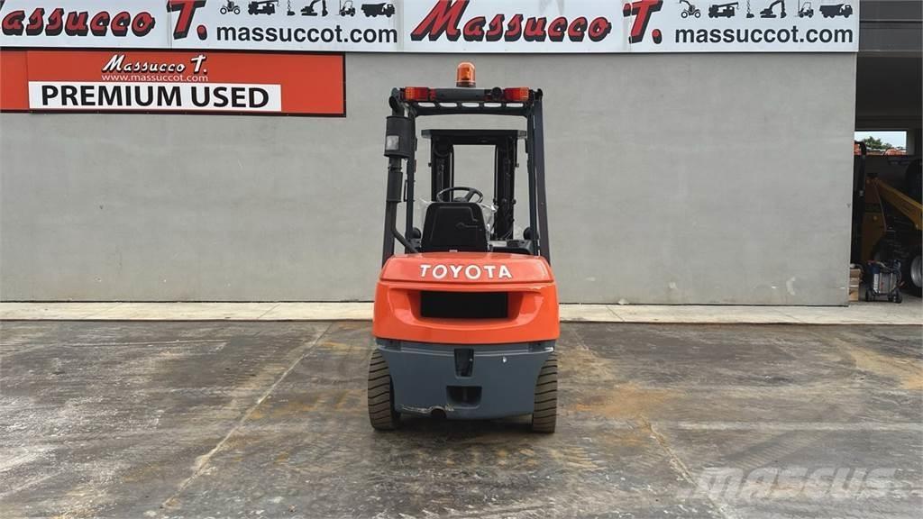 Toyota 62-7FDF25 Camiones diesel