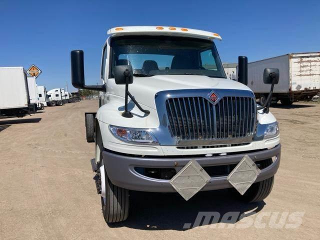 International MV Camiones con chasís y cabina