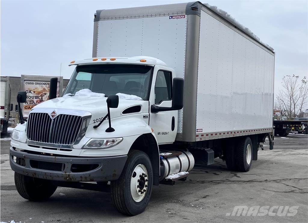 International MV Camiones con caja de remolque