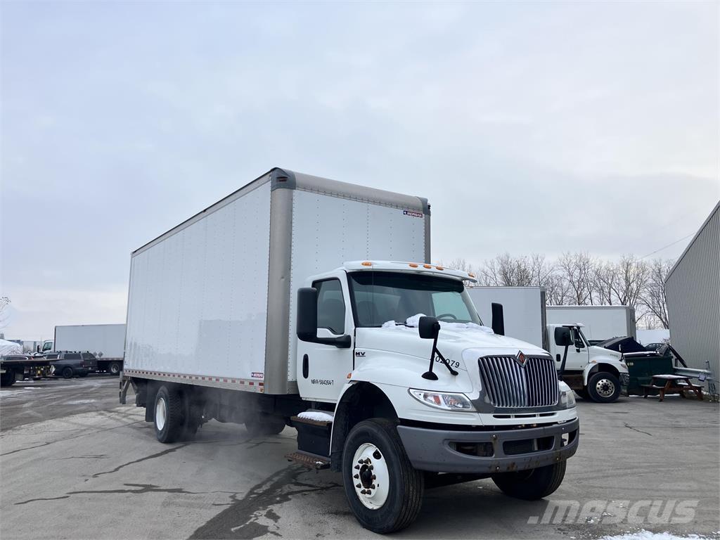 International MV Camiones con caja de remolque