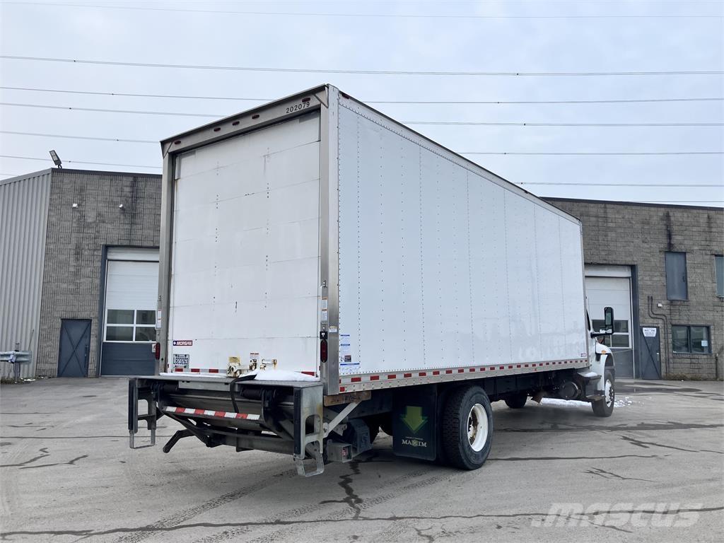 International MV Camiones con caja de remolque