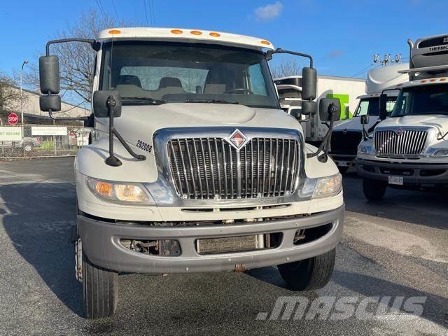 International MV Camiones con chasís y cabina