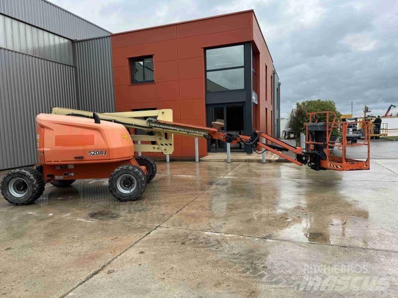 JLG 520AJ Plataformas con brazo de elevación manual