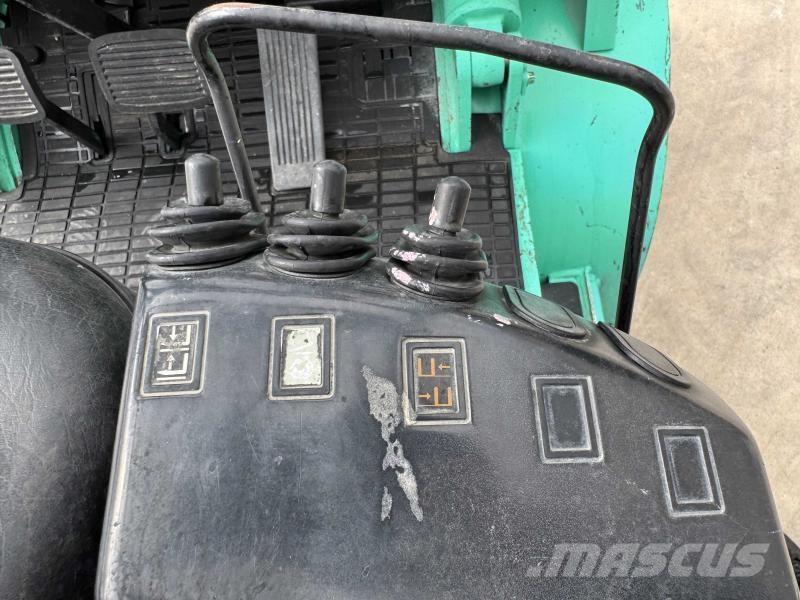 Mitsubishi FG30 Montacargas - otros