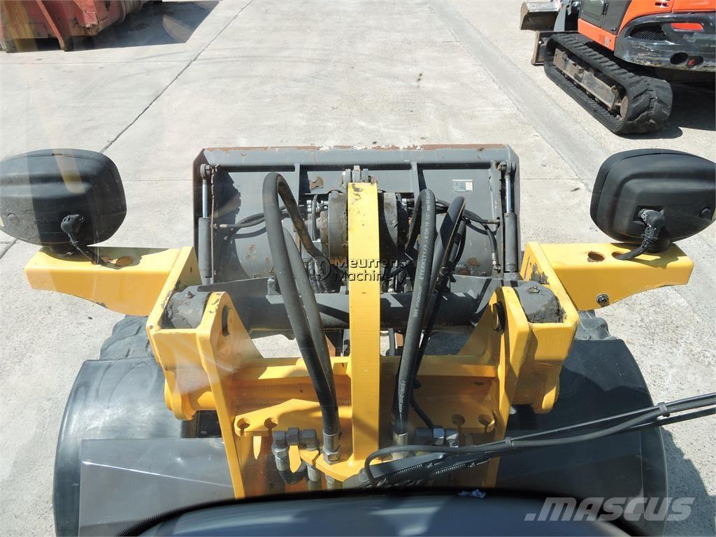 Volvo L25F + FORK Cargadoras sobre ruedas