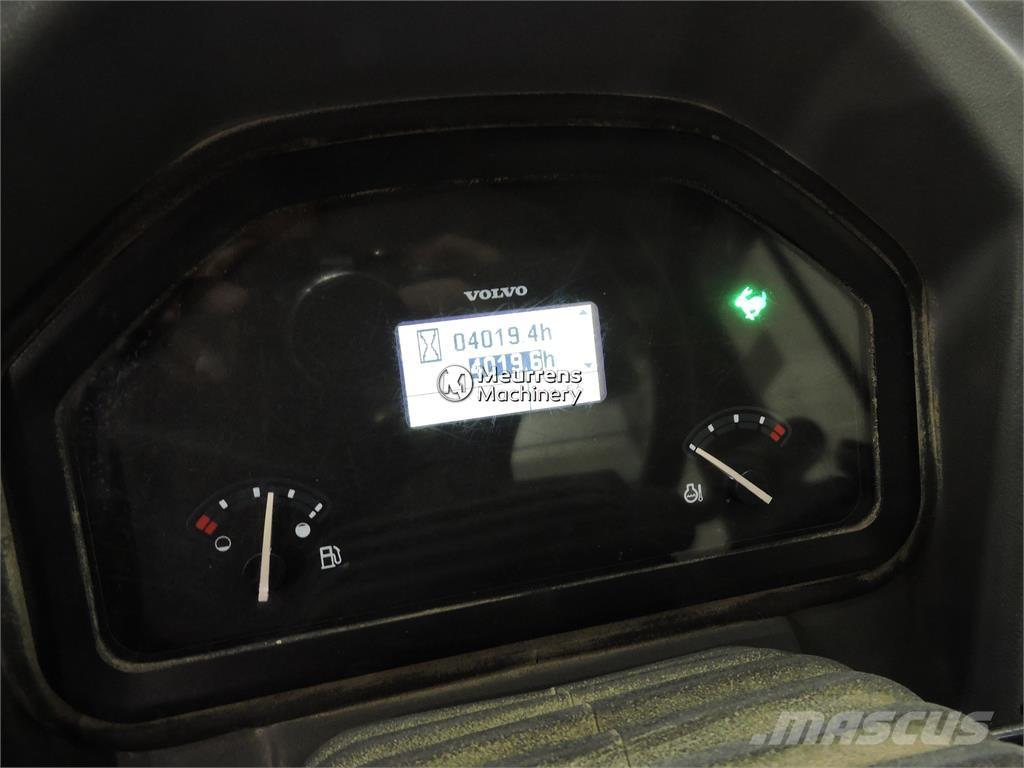 Volvo L30G + FORK Cargadoras sobre ruedas