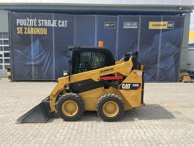 CAT 242D Otros