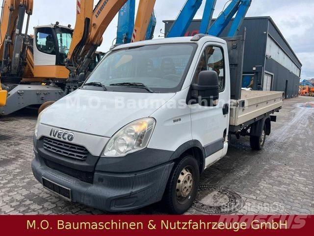 Iveco 35S13 Caja abierta/laterales abatibles