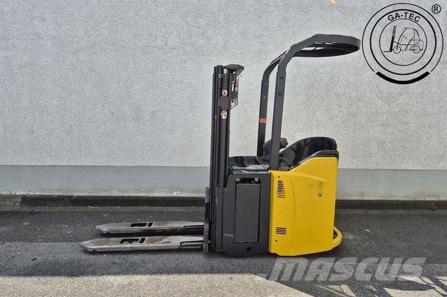 Linde L14SP Montacargas recogepedidos de gran altura