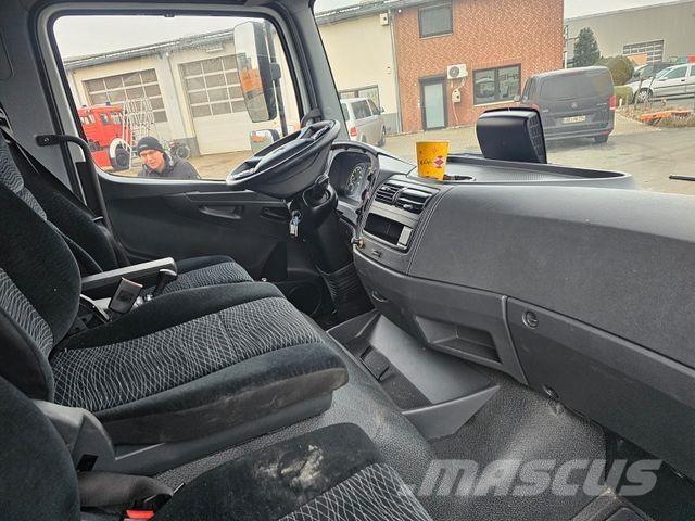 Mercedes-Benz 818 Vehículos de caha cerrada