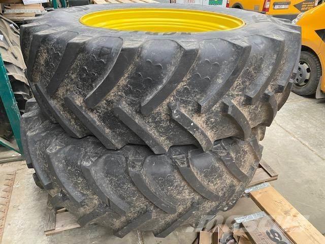 John Deere 7R Ruedas