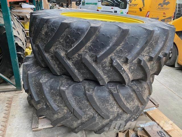 John Deere 7R Ruedas