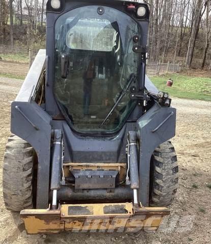 John Deere 318D Otros