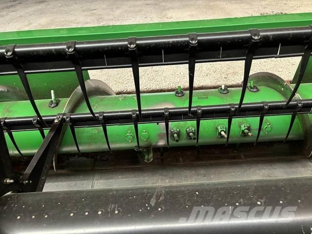 John Deere 635F Otros