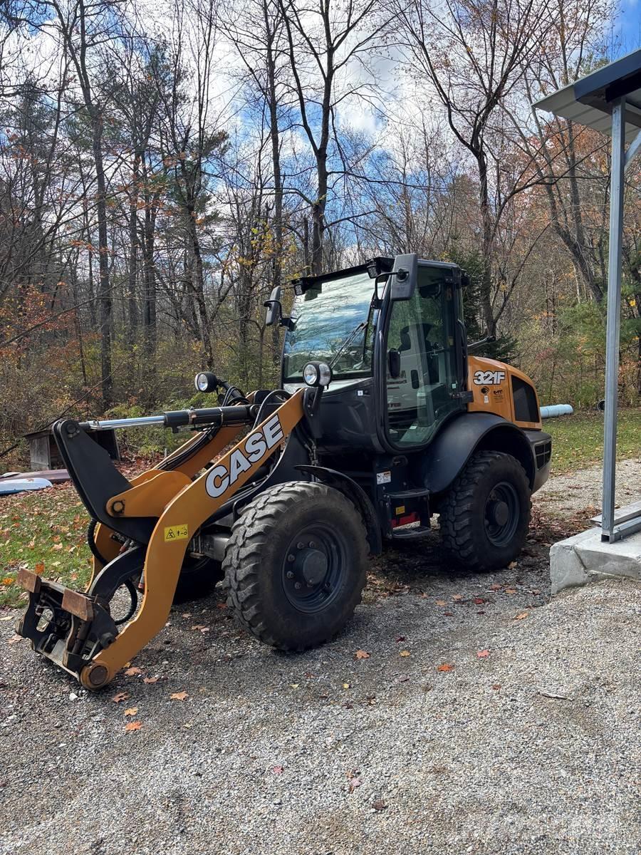 CASE 321F Cargadoras sobre ruedas