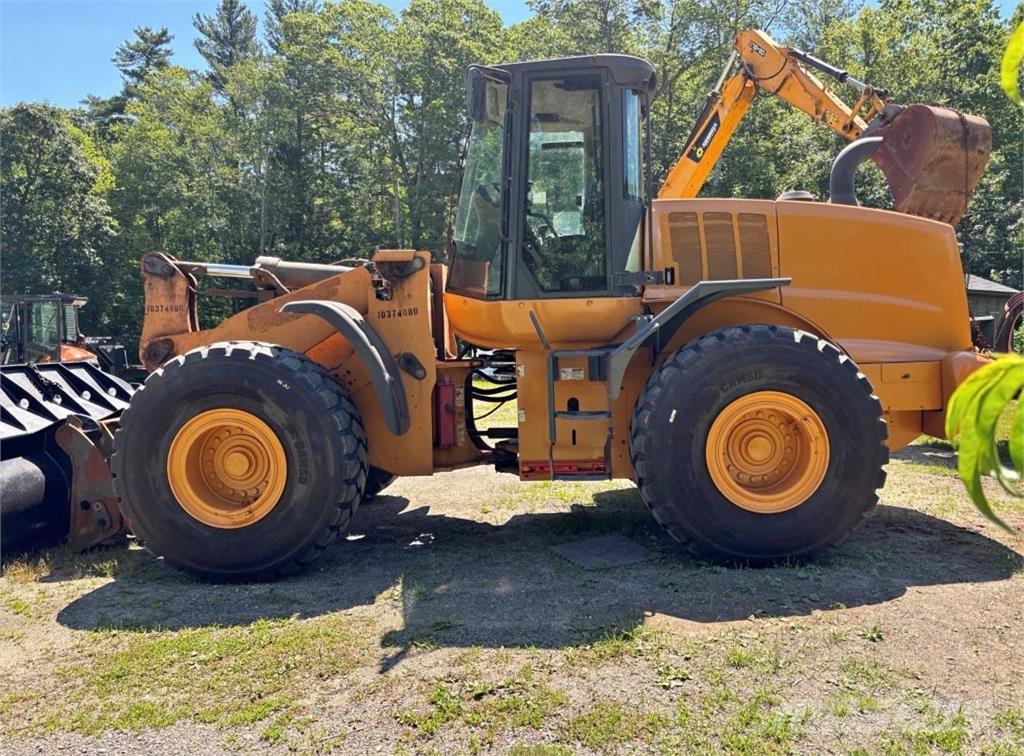 CASE 821F Cargadoras sobre ruedas