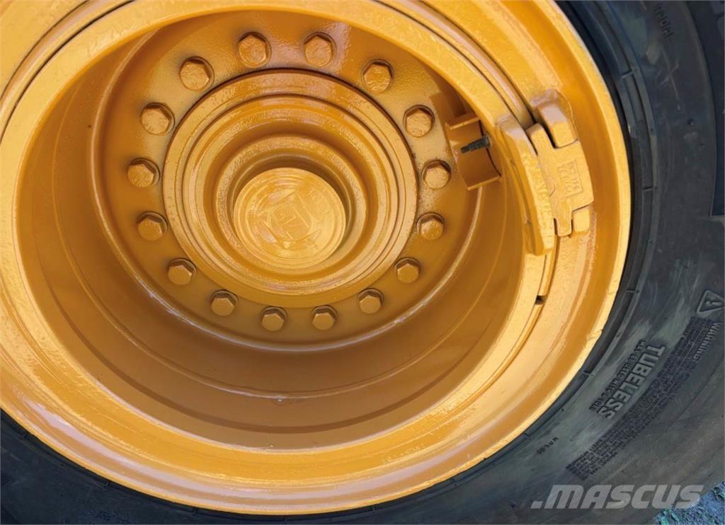 CASE 821F Cargadoras sobre ruedas