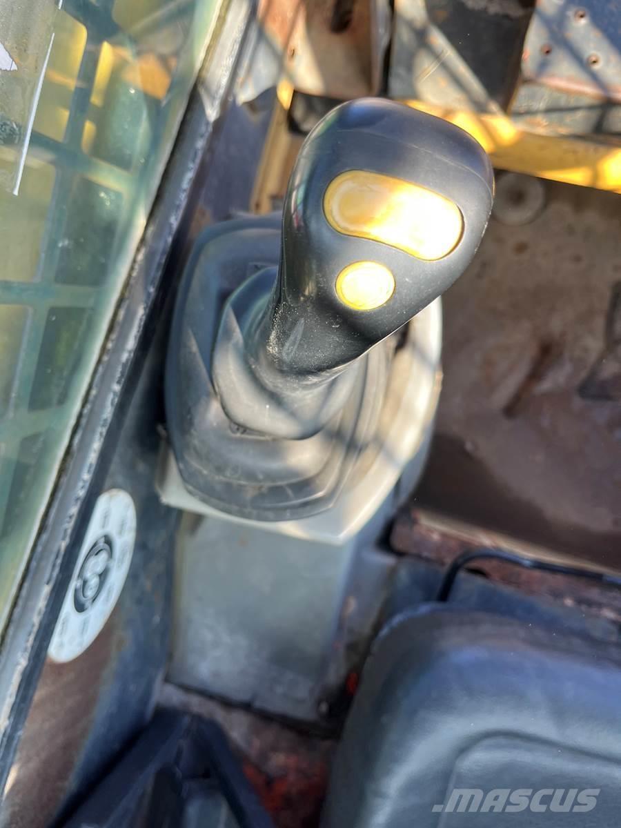 CAT 228 Minicargadoras