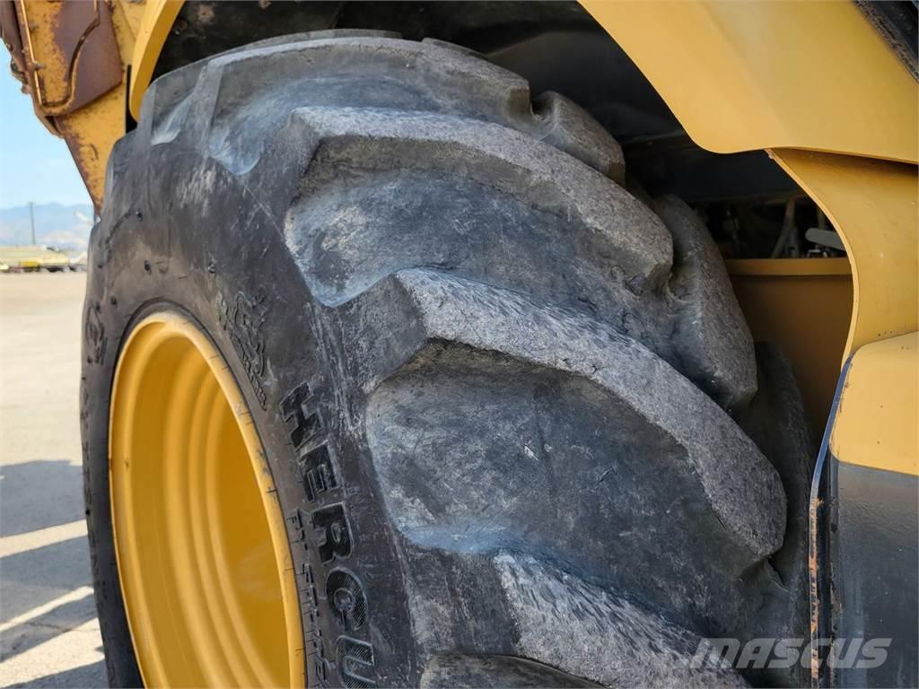 CAT 450F Retrocargadoras