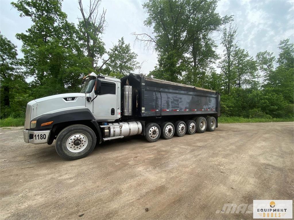 CAT CT660 Bañeras basculantes usadas