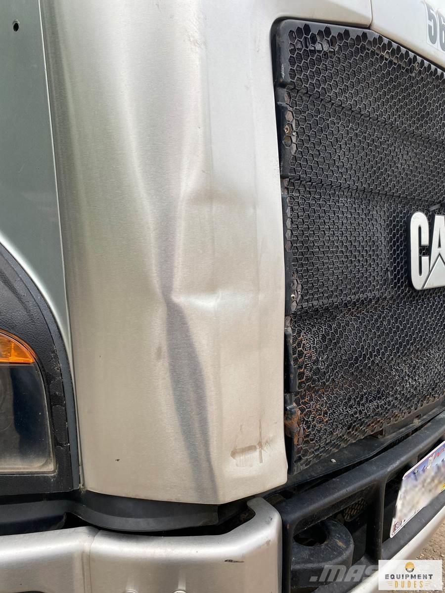 CAT CT660 Bañeras basculantes usadas