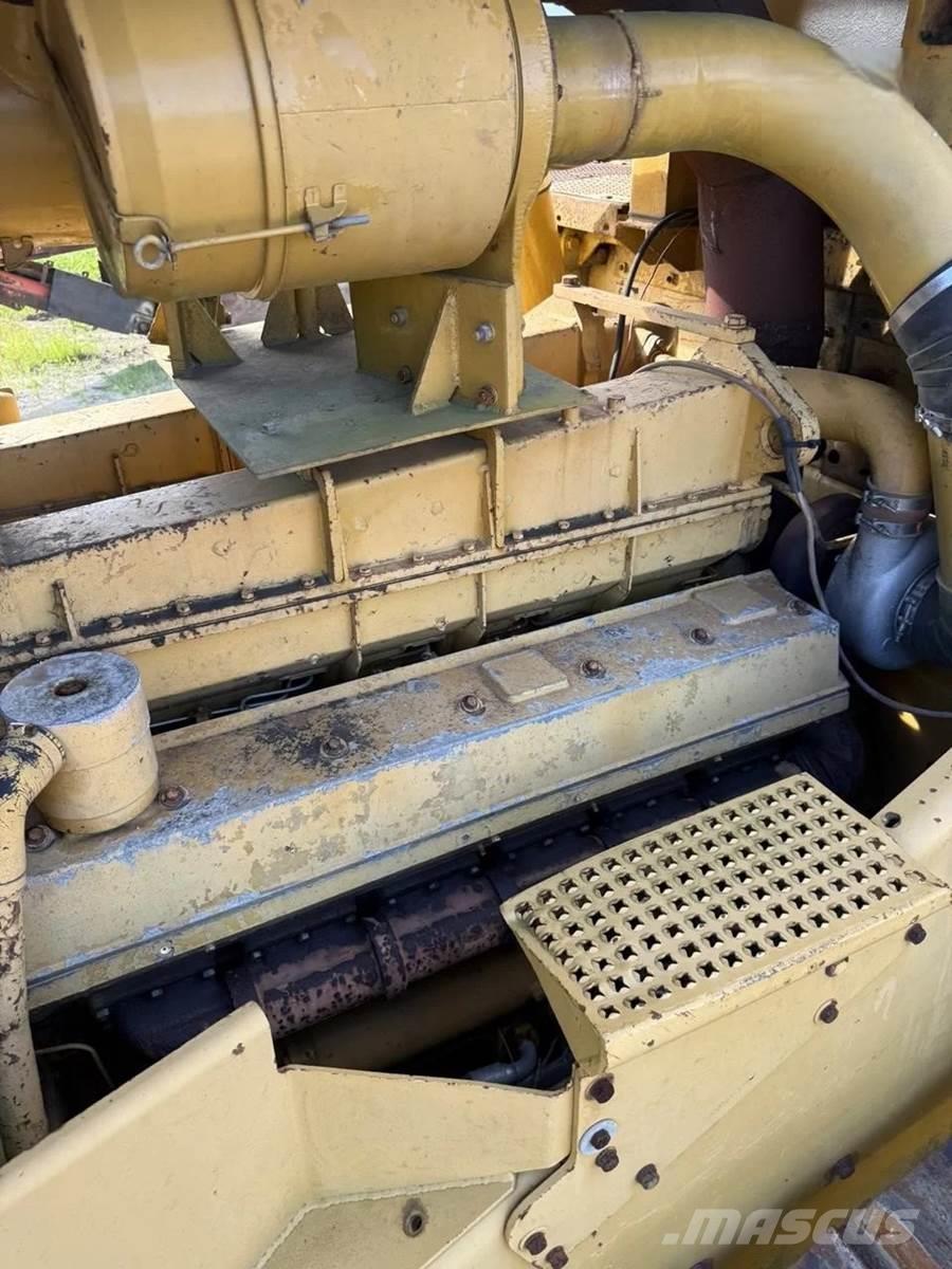 CAT D10 Buldozer sobre oruga