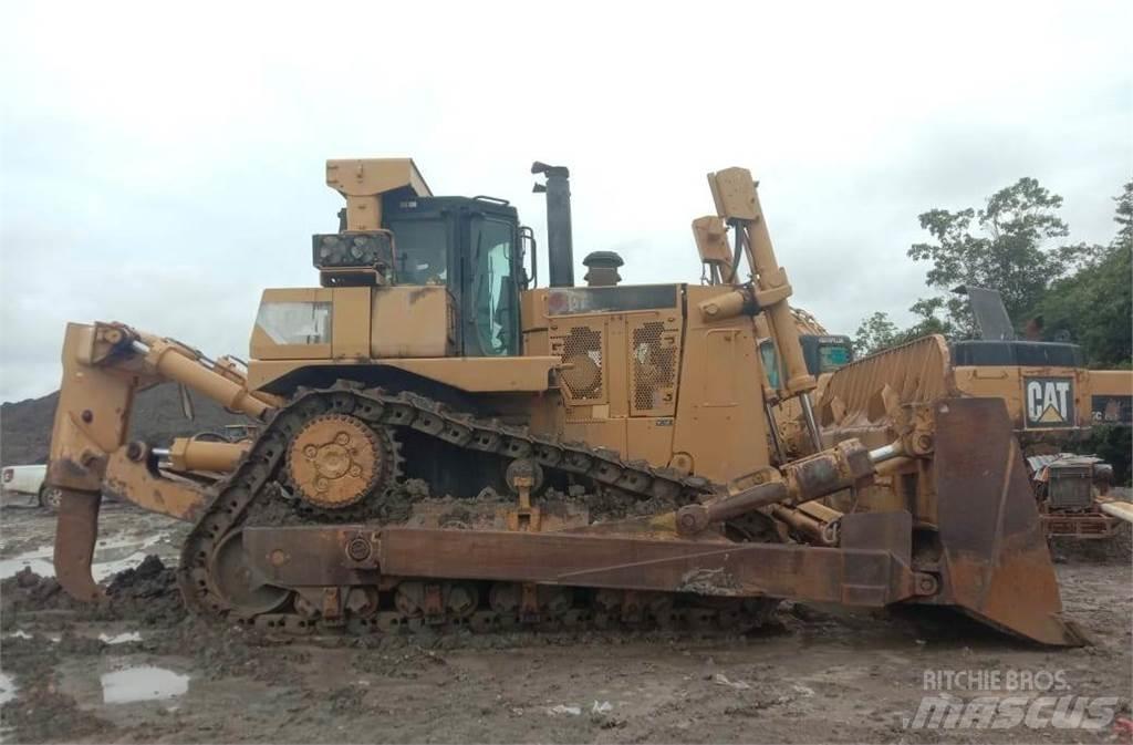 CAT D10T Buldozer sobre oruga