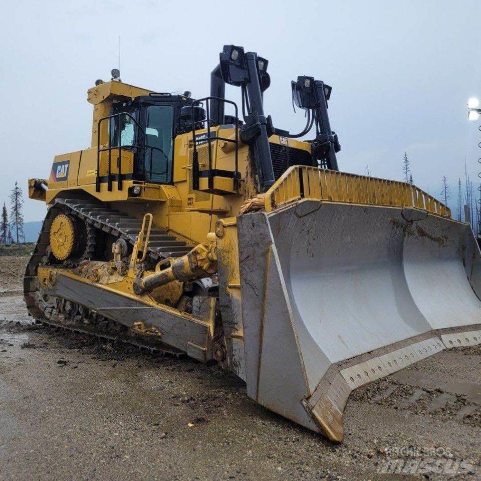 CAT D10T Buldozer sobre oruga