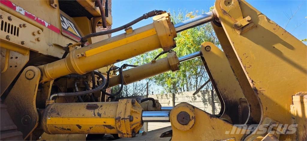 CAT D10T Buldozer sobre oruga