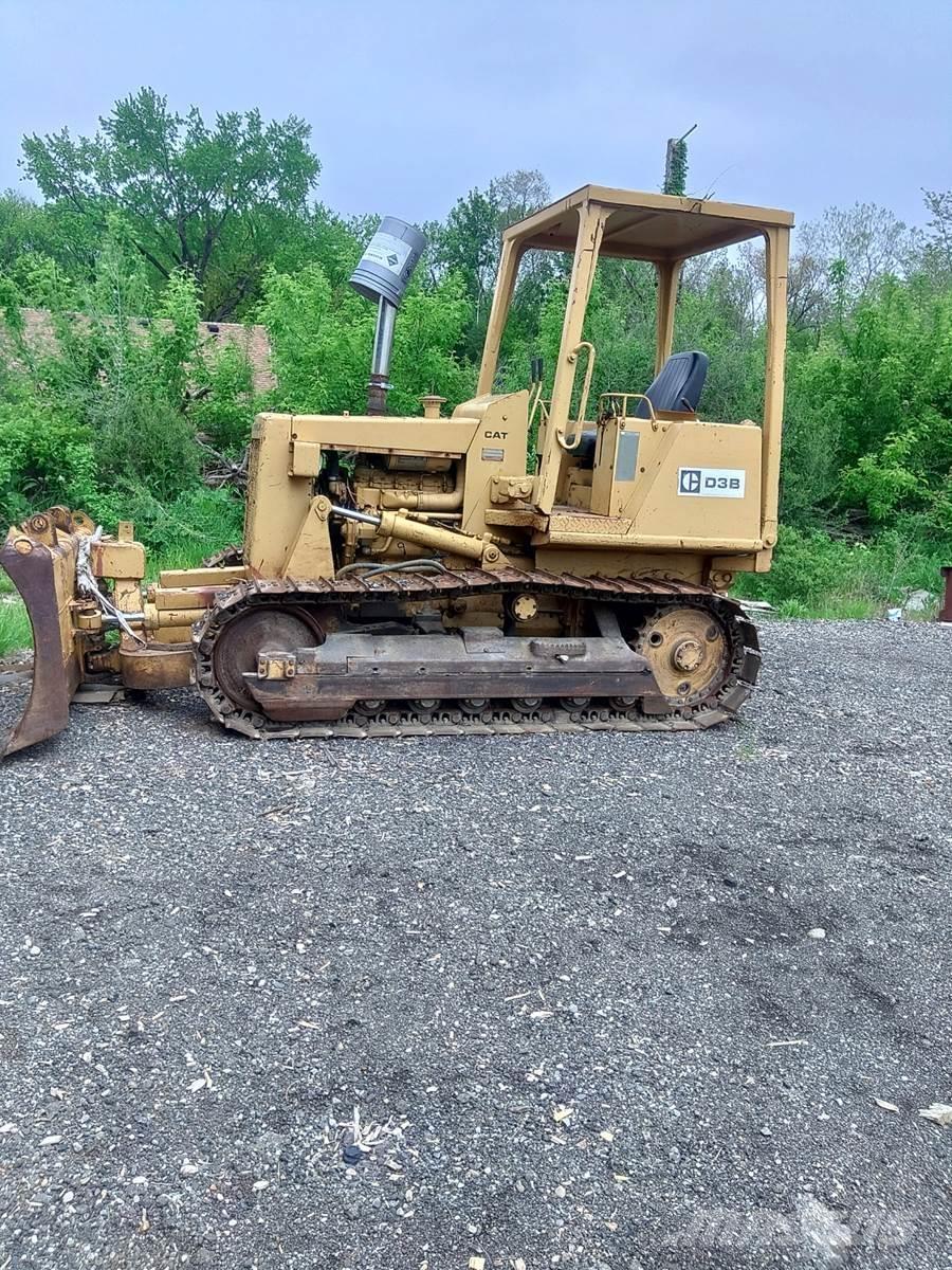 CAT D3B Buldozer sobre oruga