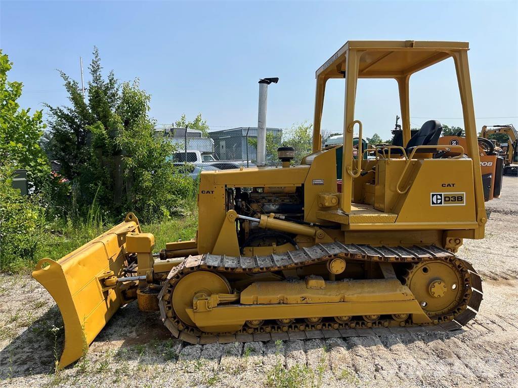 CAT D3B Buldozer sobre oruga