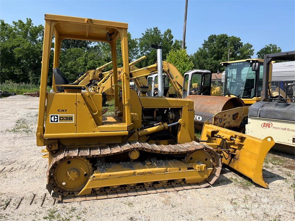 CAT D3B Buldozer sobre oruga