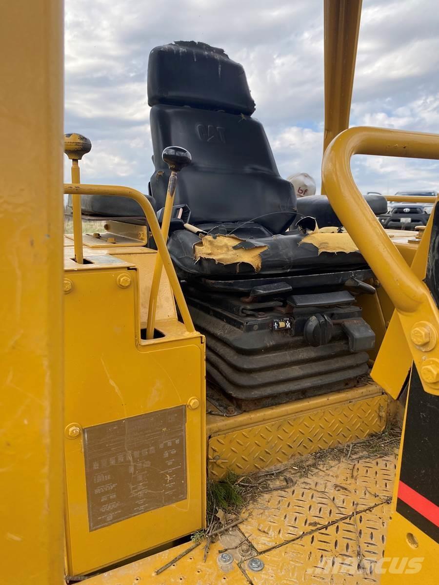 CAT D3C Buldozer sobre oruga