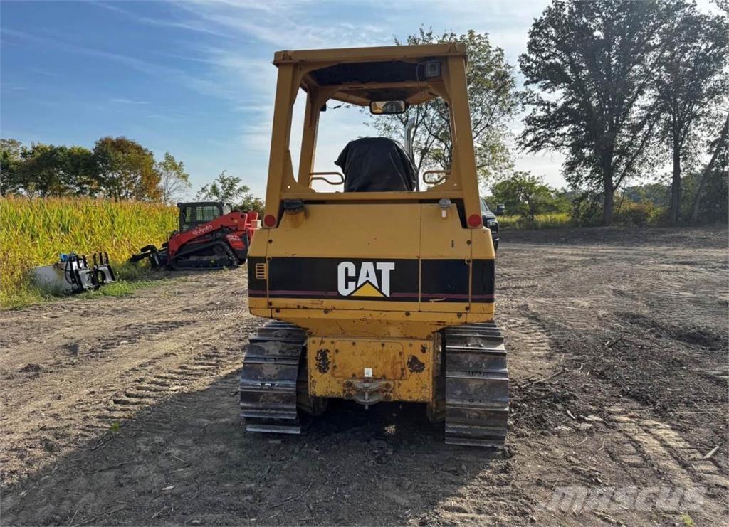 CAT D3G XL Buldozer sobre oruga