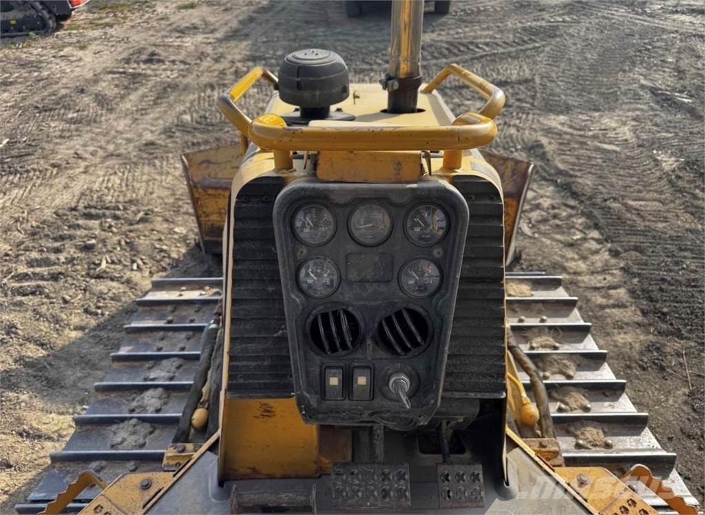 CAT D3G XL Buldozer sobre oruga