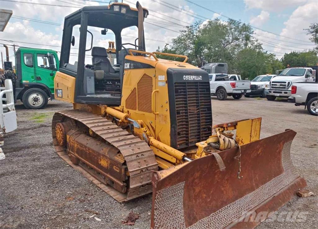 CAT D3K XL Buldozer sobre oruga
