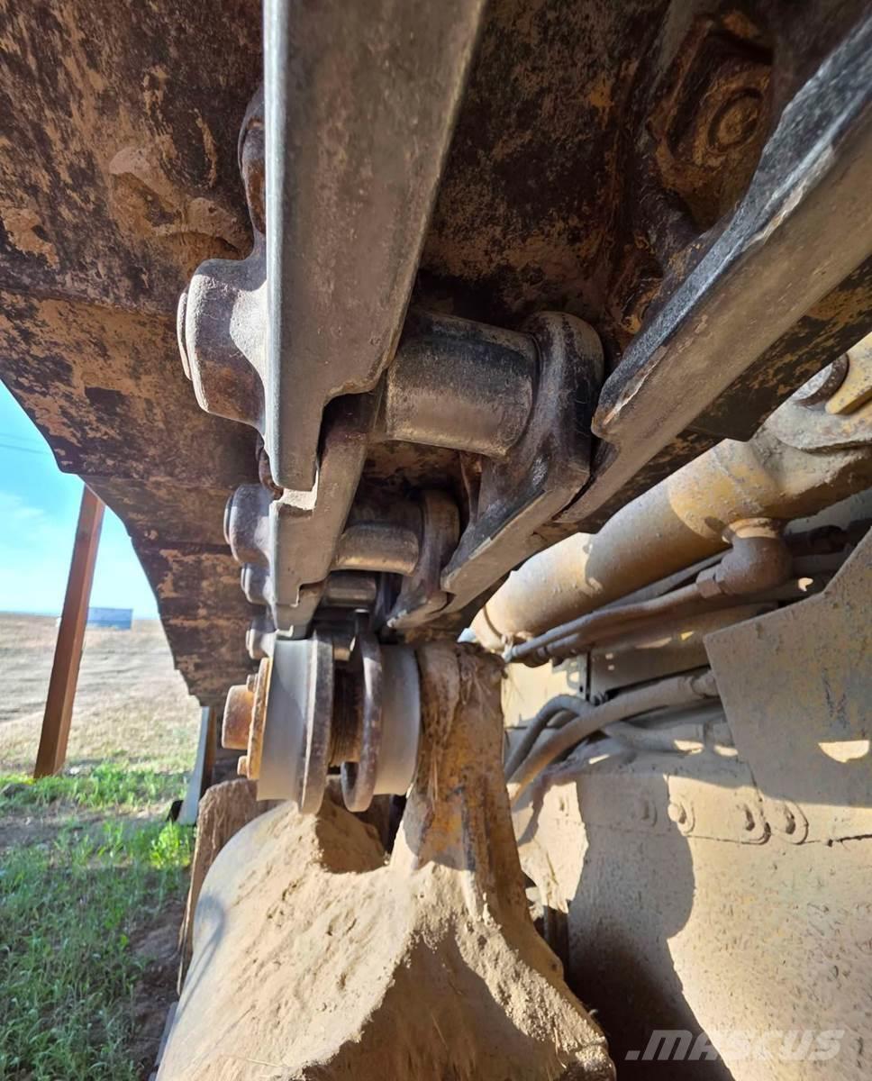 CAT D4H Buldozer sobre oruga