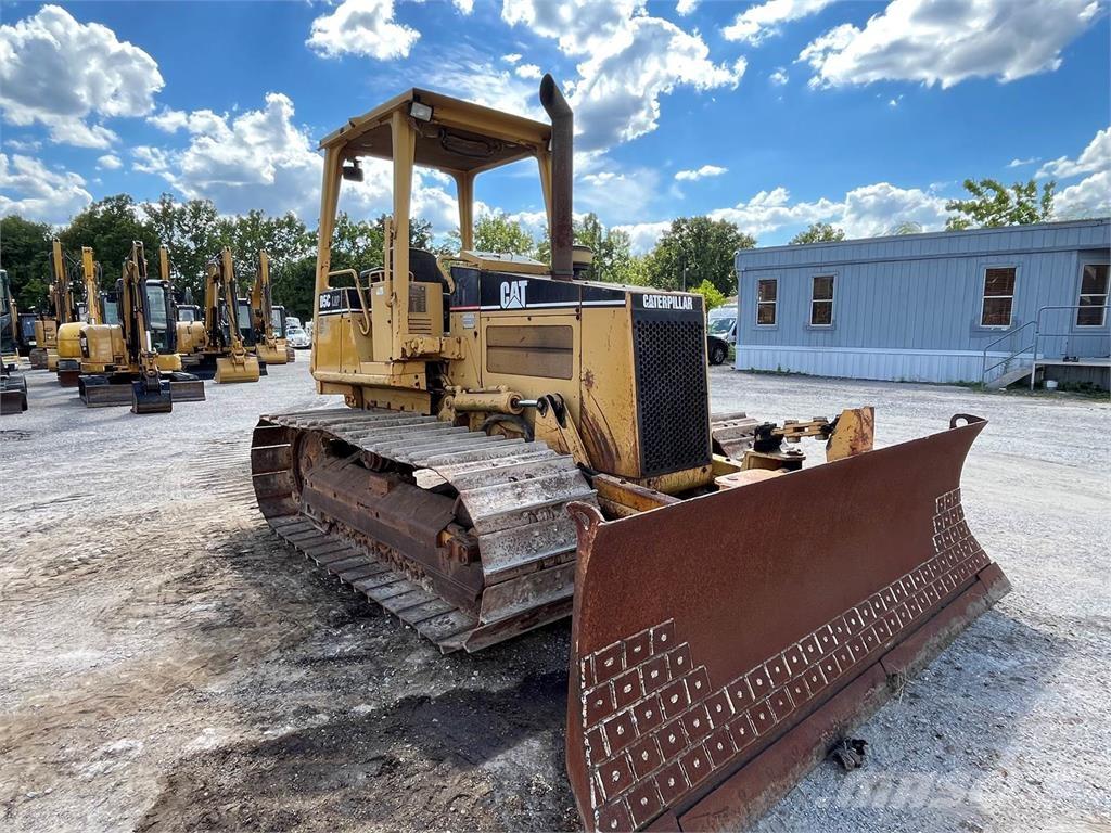 CAT D5C Buldozer sobre oruga