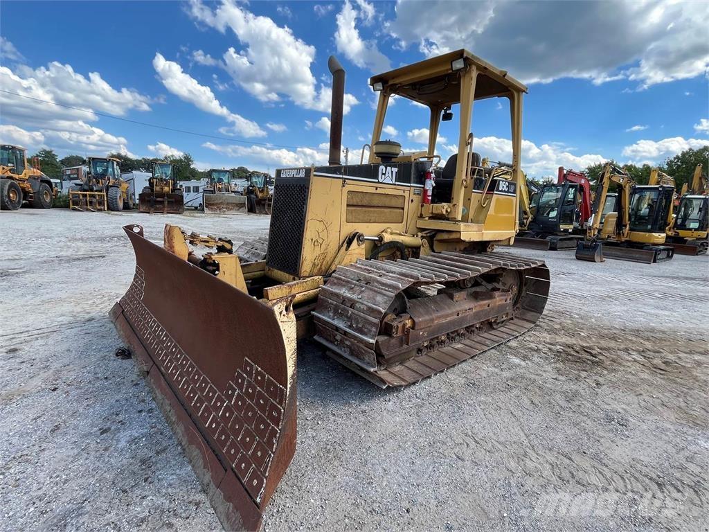 CAT D5C Buldozer sobre oruga