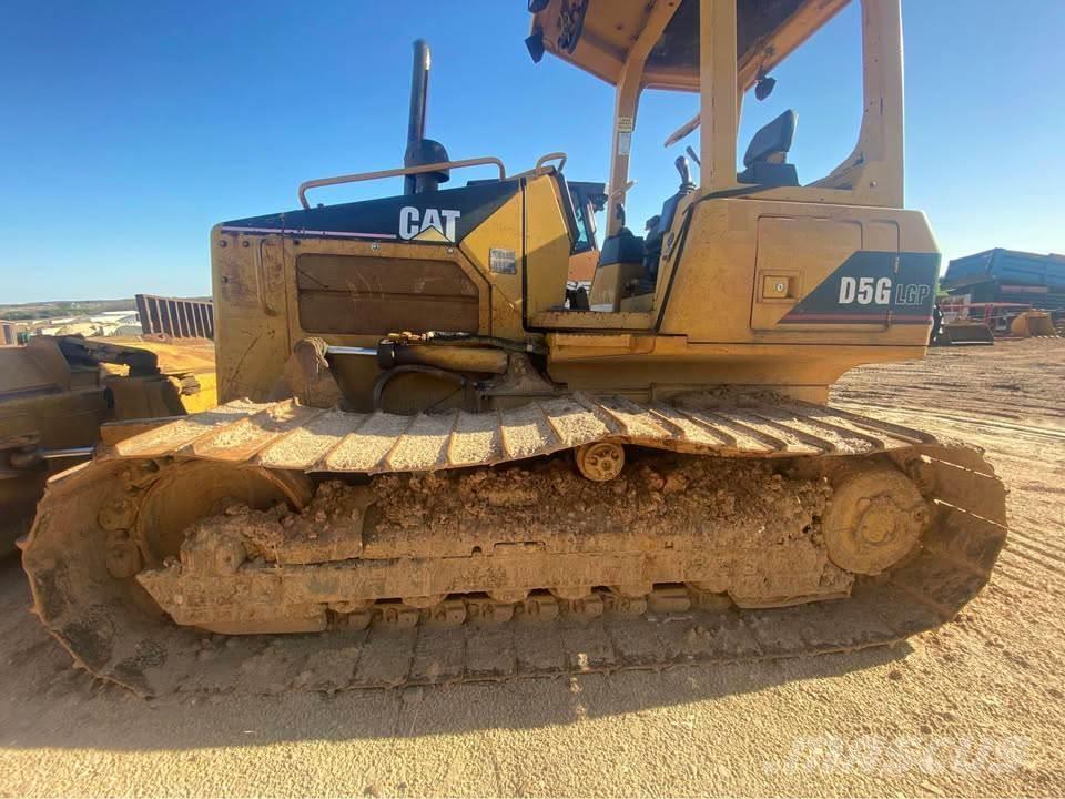 CAT D5G Buldozer sobre oruga