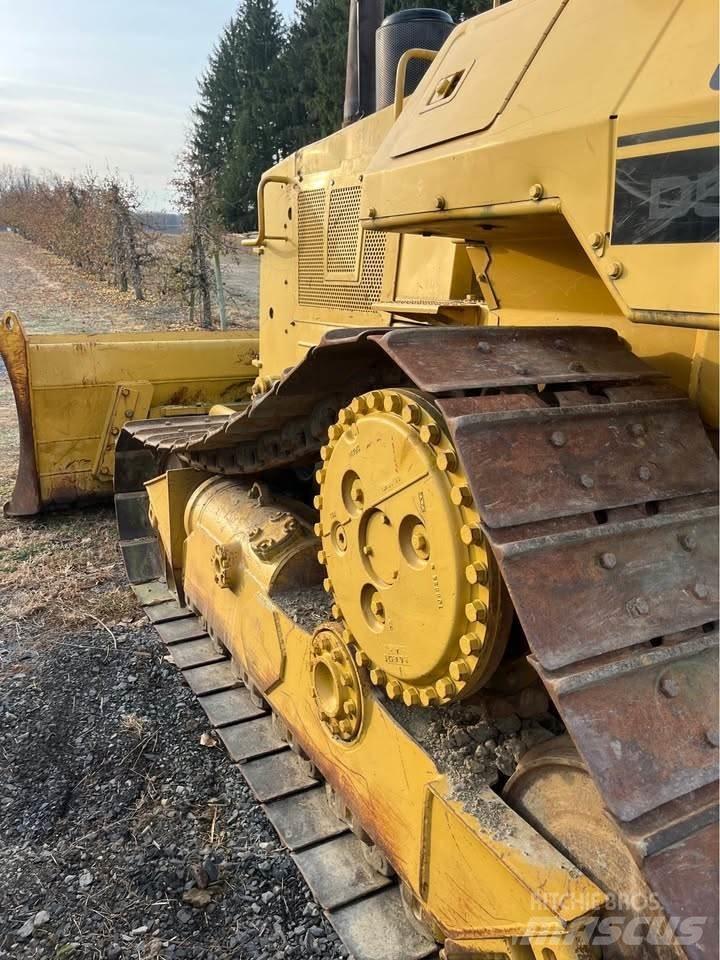 CAT D5H Buldozer sobre oruga