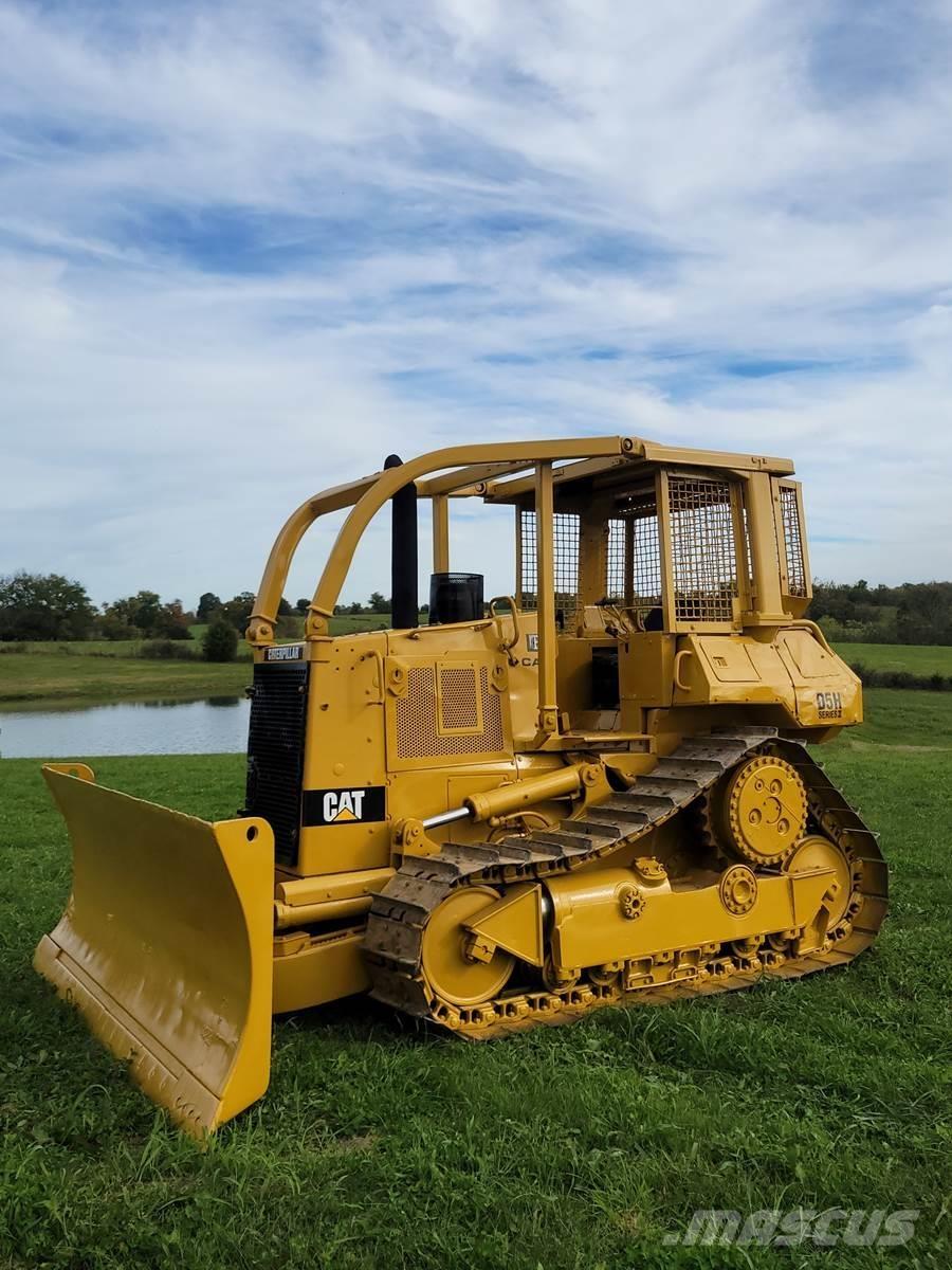 CAT D5H Buldozer sobre oruga